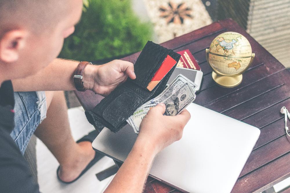 guy wallet world